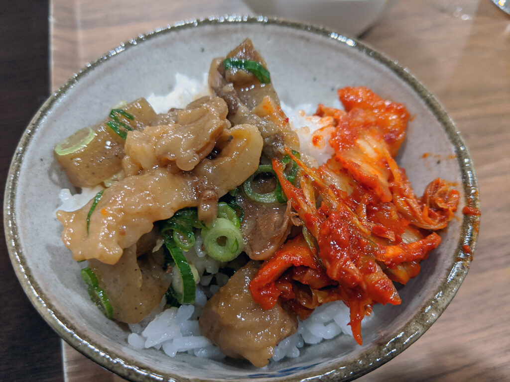 森本隆が作った和牛の土手焼きをオンザライス