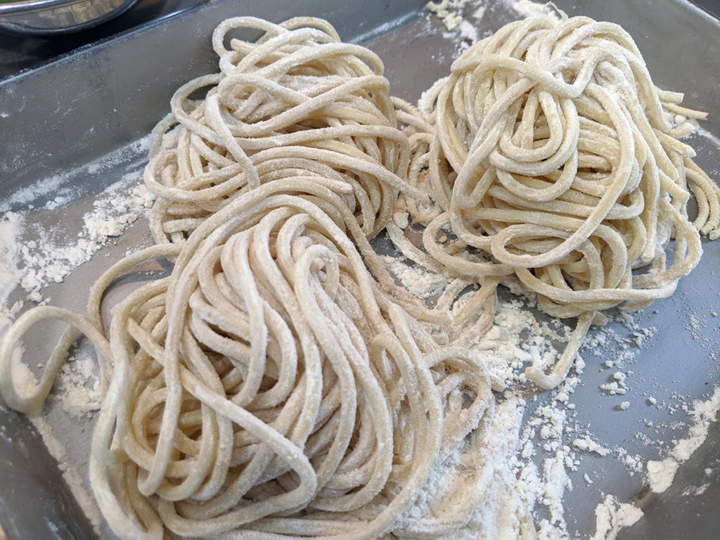 台湾混ぜそば用極太麺